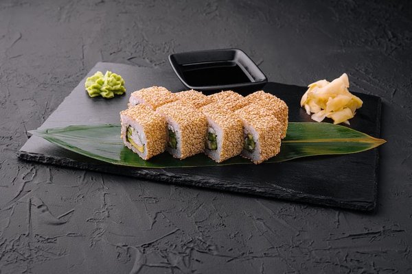 Comment préparer une soirée sushi maison?